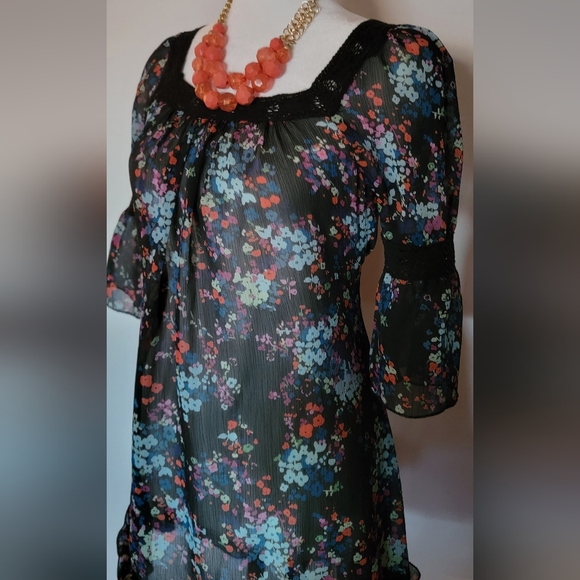 Dress - Picture 7 of 8